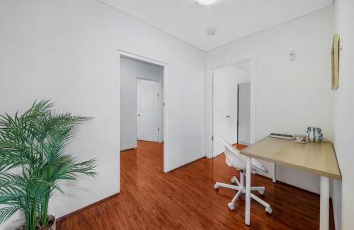 Bexley North Apartment | Bexley near Train Shopping Airport with Pool 11ppl Ground Floor