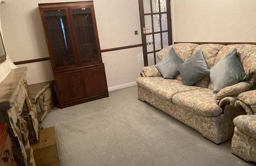 Barnehurst House | BexleyhealthTown Centre 5 Bedroom Luxurious Home