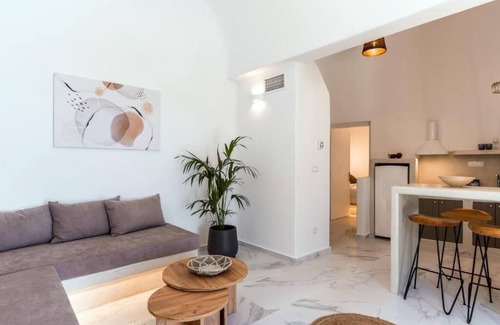 Messaria Apartment | BH072 - C - Suite Santorini