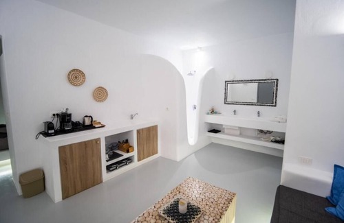 Megalochori Apartment | BH534 - C - Suite Santorini