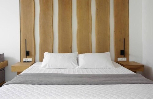 Kini Apartment | BH835 - C - Suite Syros