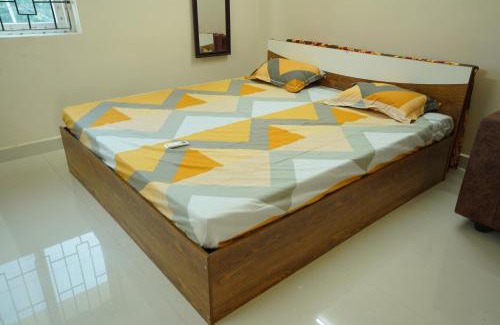Tiruchanur Apartment | Bhakti Bliss Homestay - New Luxurious Pent house with AC