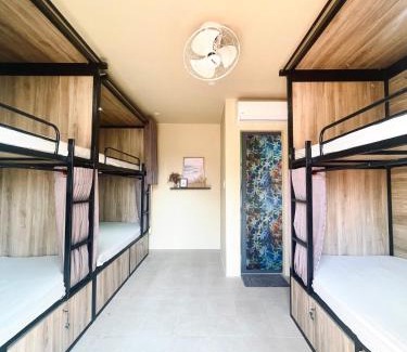 Old Quarter Hostel | Biển house