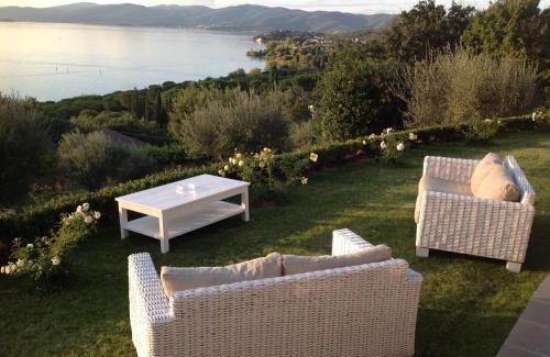 San Feliciano Villa | Bianca la Luna amazing villa lakeside view