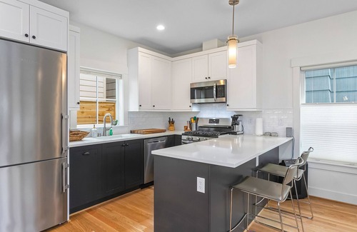 Queen Anne Apartment | Bichitos Green Glimpse in Queen Anne