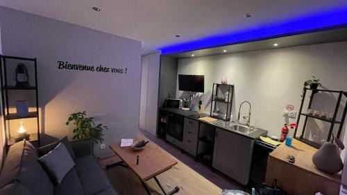 Dole Apartment | Bienvenue chez vous "appartement classé 2 étoiles en RDC avec espace extérieur et parking"