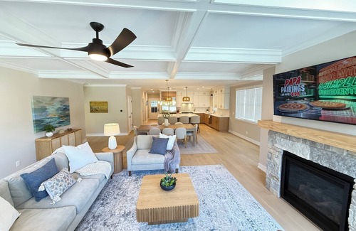 Fontana-on-Geneva Lake Condo | BIG 4-bedroom NEW condo, blocks away from Abby hotel & marina on Lake Geneva.