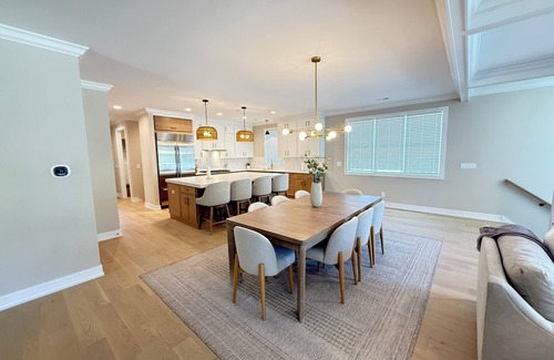 Fontana-on-Geneva Lake Condo | BIG 4-bedroom NEW condo, blocks away from Abby hotel & marina on Lake Geneva.