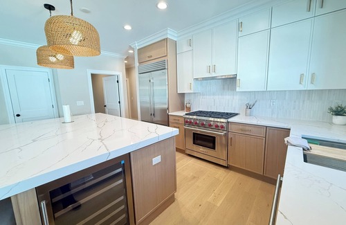 Fontana-on-Geneva Lake Condo | BIG 4-bedroom NEW condo, blocks away from Abby hotel & marina on Lake Geneva.