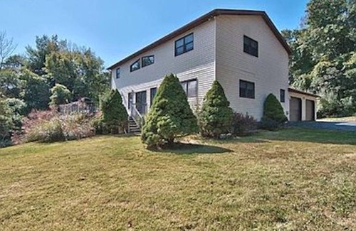 Saylorsburg House | Big and Spacious 4 bed, 4 bath near Camelback. HOT TUB, PRIVATE OUTDOOR POOL