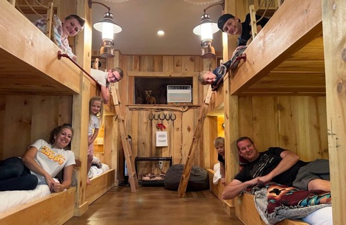 Highland Pines Cabin | Big Bear Bunkhouse Cabin in the Prescott National Forest