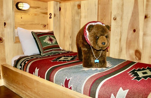 Highland Pines Cabin | Big Bear Bunkhouse Cabin in the Prescott National Forest