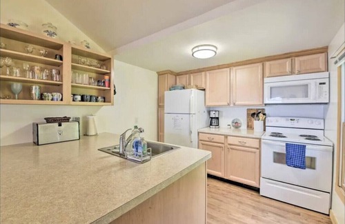 North Hero Cottage | Big Camp · North Hero Lakefront: Just steps to the water!