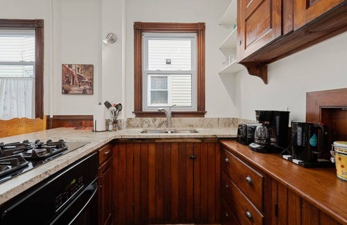 Munjoy Hill Apartment | BIG First floor 3 bedroom in the East End, close to ocean, parks, and downtown.
