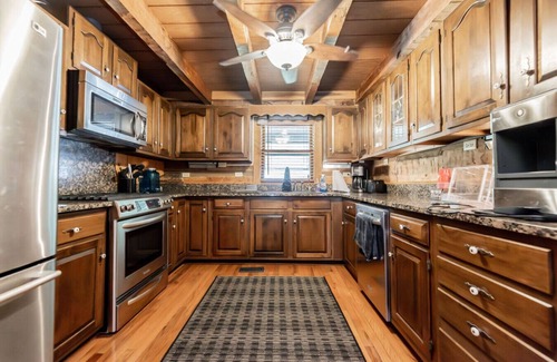 Big Creek Cabin | “Big Fun” Lake House