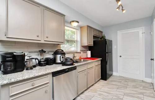 Shenandoah House | Big Groups and Pet Welcome Slps 13, Near Hospitals, Concerts, Sport facilities.