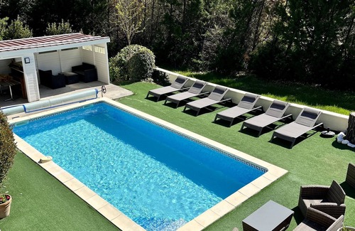 Mormoiron House | Big house 250 m2 Swimming pool Warmed in charming Provençal village