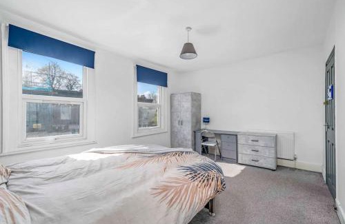 New Cross Apartment | Big House, 5 beds, 2 bathrooms, Contractors Dream, Great transport links