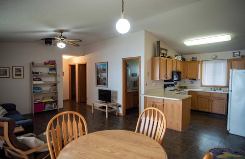 Dent Cabin | Big McDonald Cabin with Guest House