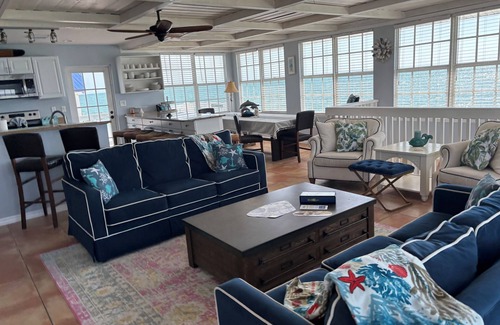 Jose's Hideaway House | Big on the Beach House, Oceanfront with Stunning views!