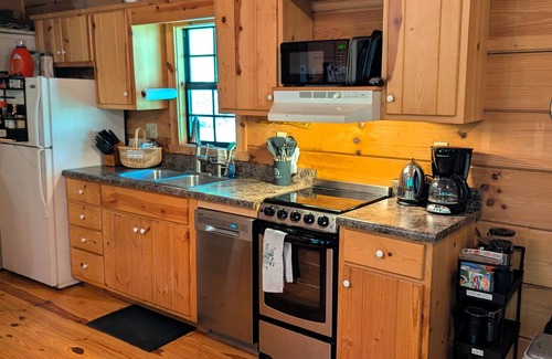 Marshall Cabin | Big Pine Hideaway, a 2 Bedroom Cabin with Hot-tub and A/C