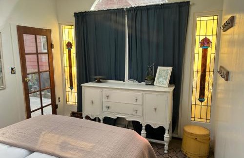 Point Loma Villa | Big Red Lodge Cottage
