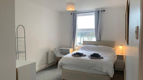 Londonderry Apartment | Big RiverView Flat
