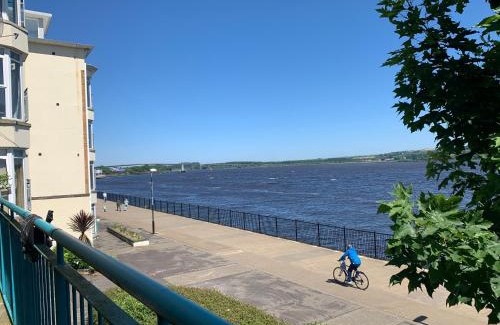 Londonderry Apartment | Big RiverView Flat