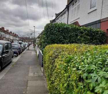 Crofton Park House | big room with free parking