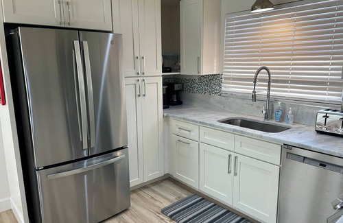 Sarasota Cottage | Big Roomy Beach Cottage: 4 bd/3 ba -2,000 sq ft; 100 ft to beach path; priv pool