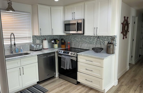 Sarasota Cottage | Big Roomy Beach Cottage: 4 bd/3 ba -2,000 sq ft; 100 ft to beach path; priv pool