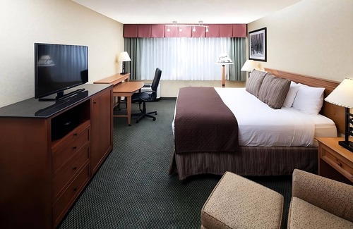 Kalispell Hotel | Big Sky Getaway! Comfy Unit Near Glacier National Park, Pets Allowed!