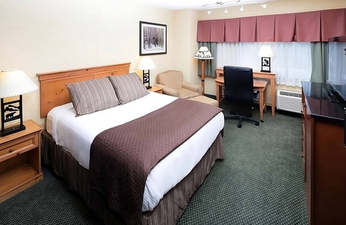 Kalispell Hotel | Big Sky Getaway! Comfy Unit Near Glacier National Park, Pets Allowed!
