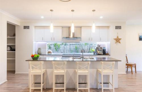 Nelson Bay House | Big Wave At Shoal Bay 8 Achilles St large home with ducted air con Wi Fi and Linen