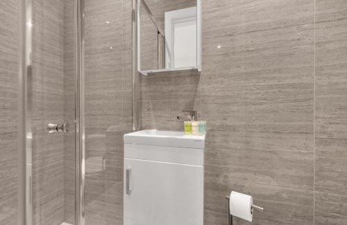 West Ealing Apartment | Bijou Living, Tiny Studio Bliss