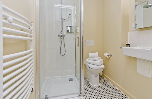 Camden Town with Primrose Hill Apartment | Bijou Studio With Garden Views Near Camden