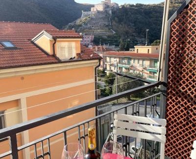 Finalborgo Apartment | Bike & Sea under castle dreams at Finalborgo