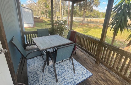 De Leon Springs House | BIKE WEEK -JEEP WEEK Charming 2-bedroom mobile home in DeLeon Sprgs w/ WiFi, AC