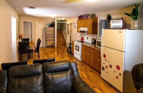 Southeast Edmonton House | Bilevel house Furnished Basement suite ready to stay