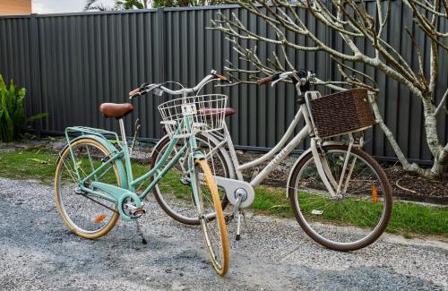 Bilinga Apartment | Bilinga Breeze - Walk to North Kirra Beach and Airport