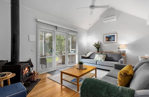 Sorrento Cottage | Bilinga Cottage - Magbird*