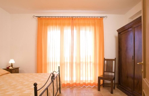 Sorano Apartment | Bilocale 2+2 - One Bedroom Apartment, Sleeps 4
