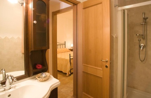 Sorano Apartment | Bilocale 2+2 - One Bedroom Apartment, Sleeps 4