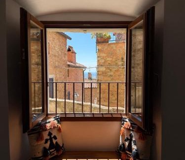 Campiglia Marittima Apartment | Bilocale vista mare nel borgo di Campiglia Marittima