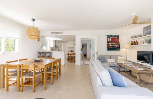 Biniancolla Villa | Biniancolla Ginesta villa with communal pool