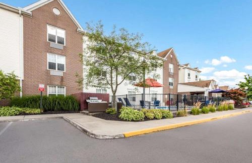 Blue Ash Hotel | Birch Hills Suites - Blue Ash