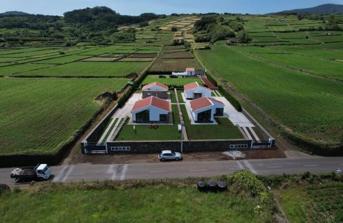 Altares House | Bird House by PontaNegraAzores
