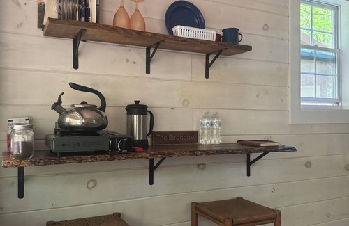 Prattsburgh Cabin | BIRD HOUSE - ROMANTIC - OFF GRID - WINE TRAIL CABIN - Pet Friendly! 4 Seasons