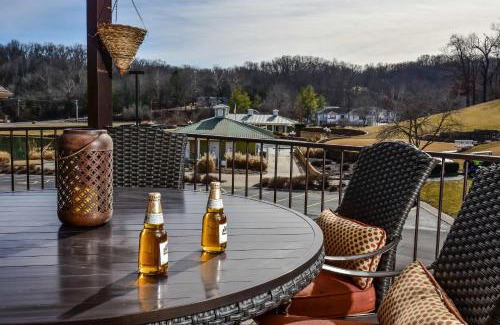 Lake Ozark House | Birdie's Bliss 2BR Condo Sleeps 6