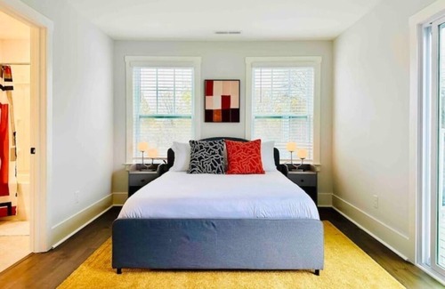 Charlotte House | Birdsong Bungalow - Uptown Retreat - 6 Beds